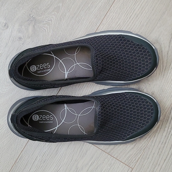 Naturalizer Bzees Summer Fun slip on - Picture 2 of 5